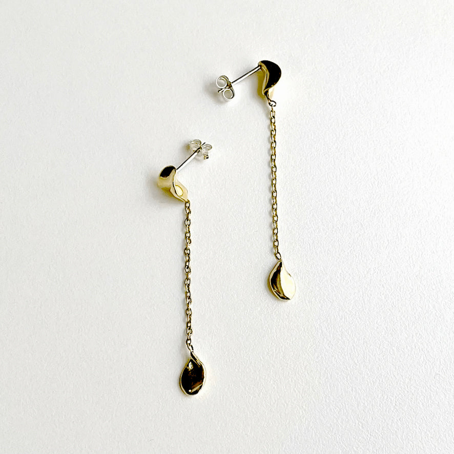 Calla Lily Drop Earring _ gold
