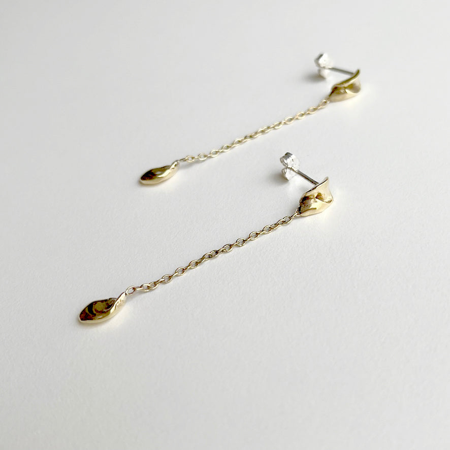 Calla Lily Drop Earring _ gold